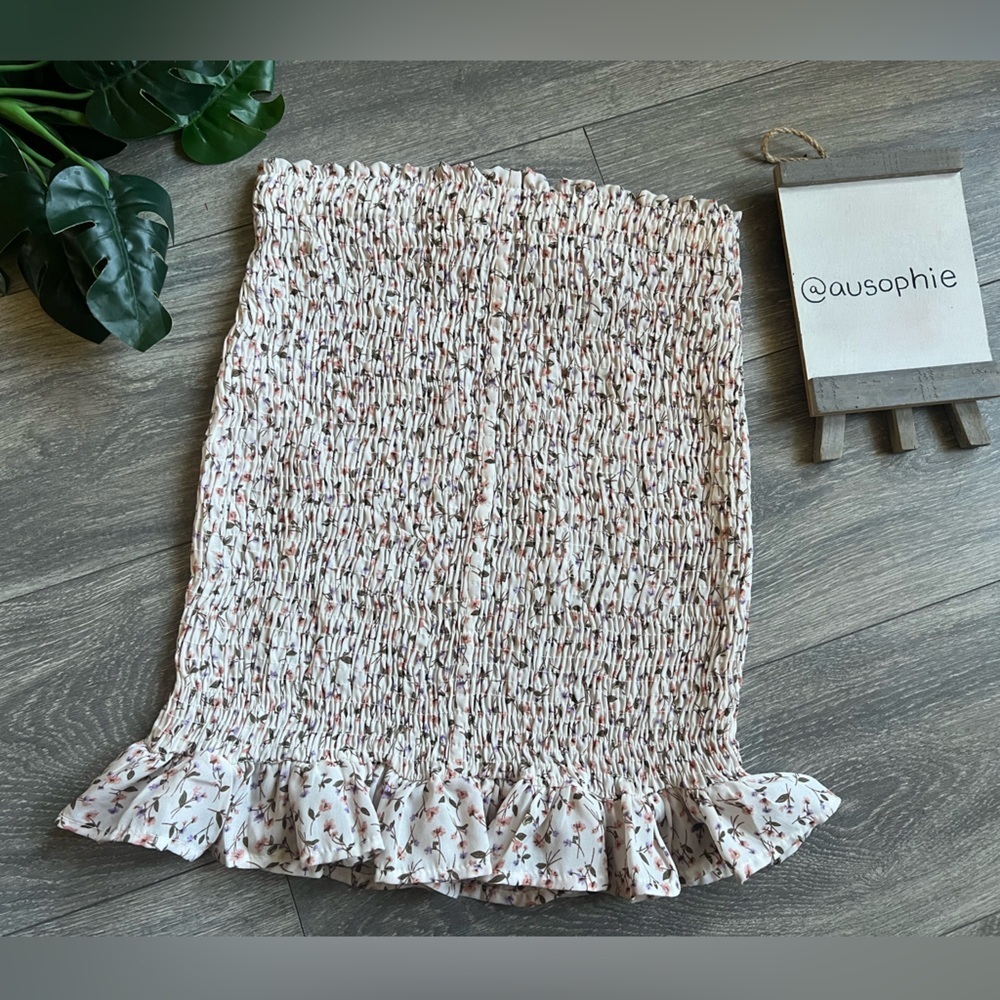 Blāshe mini floral smocked shirred fitted ruffle hem romantic mini skirt. Size S - Picture 3 of 8